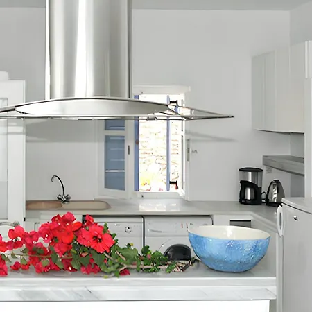 Dom wakacyjny Charming House In Paros, 90 M² With Shared Pool Páros