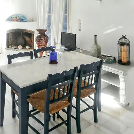 Charming House In Paros, 90 M² With Shared Pool * Páros