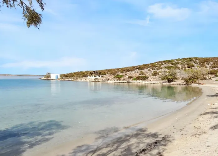 Charming House In Paros, 90 M² With Shared Pool 別荘